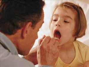 У месячного ребенка болит горло