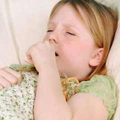 Приступы влажного кашля у ребенка