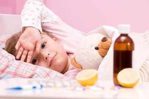 Как правильно лечить насморк ребенку